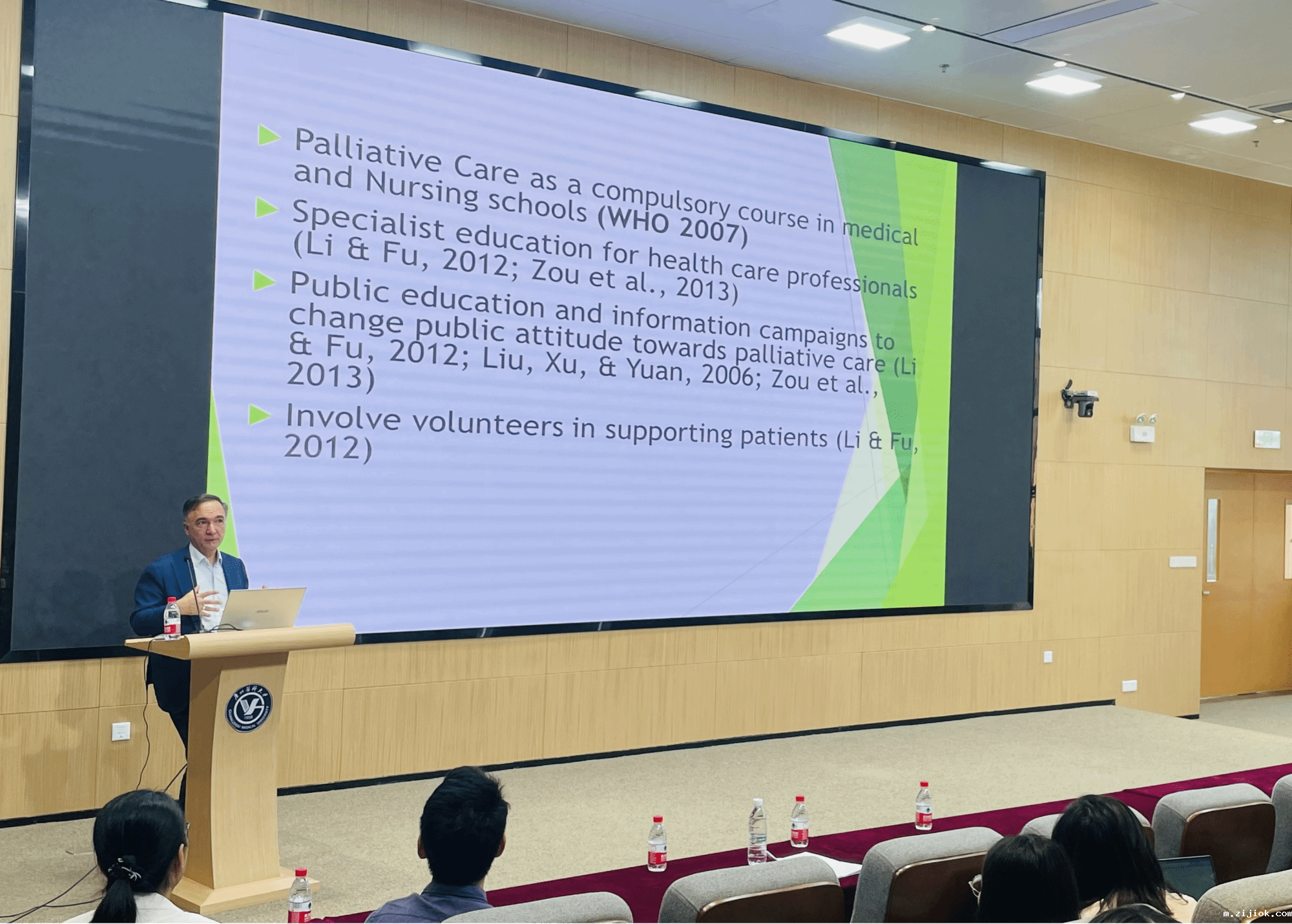 Alex Molassiotis教授为本科生作学术讲座